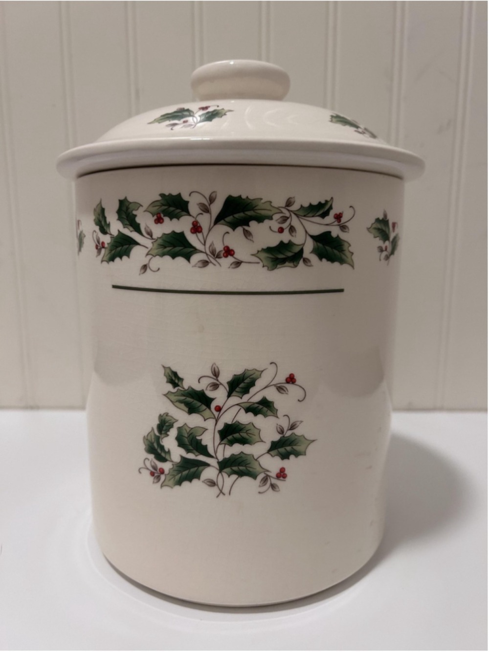 White Ceramic Christmas Cookie Jar With Lid 10 In Holly Berry Japan Holiday